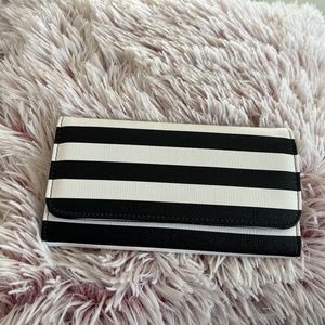 EUC Kut From the Kloth Wallet